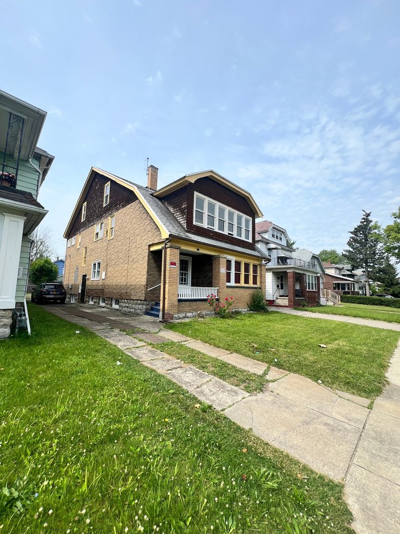 Renovated 3BR Apartment-Walk to UB South Campus! – photo 1