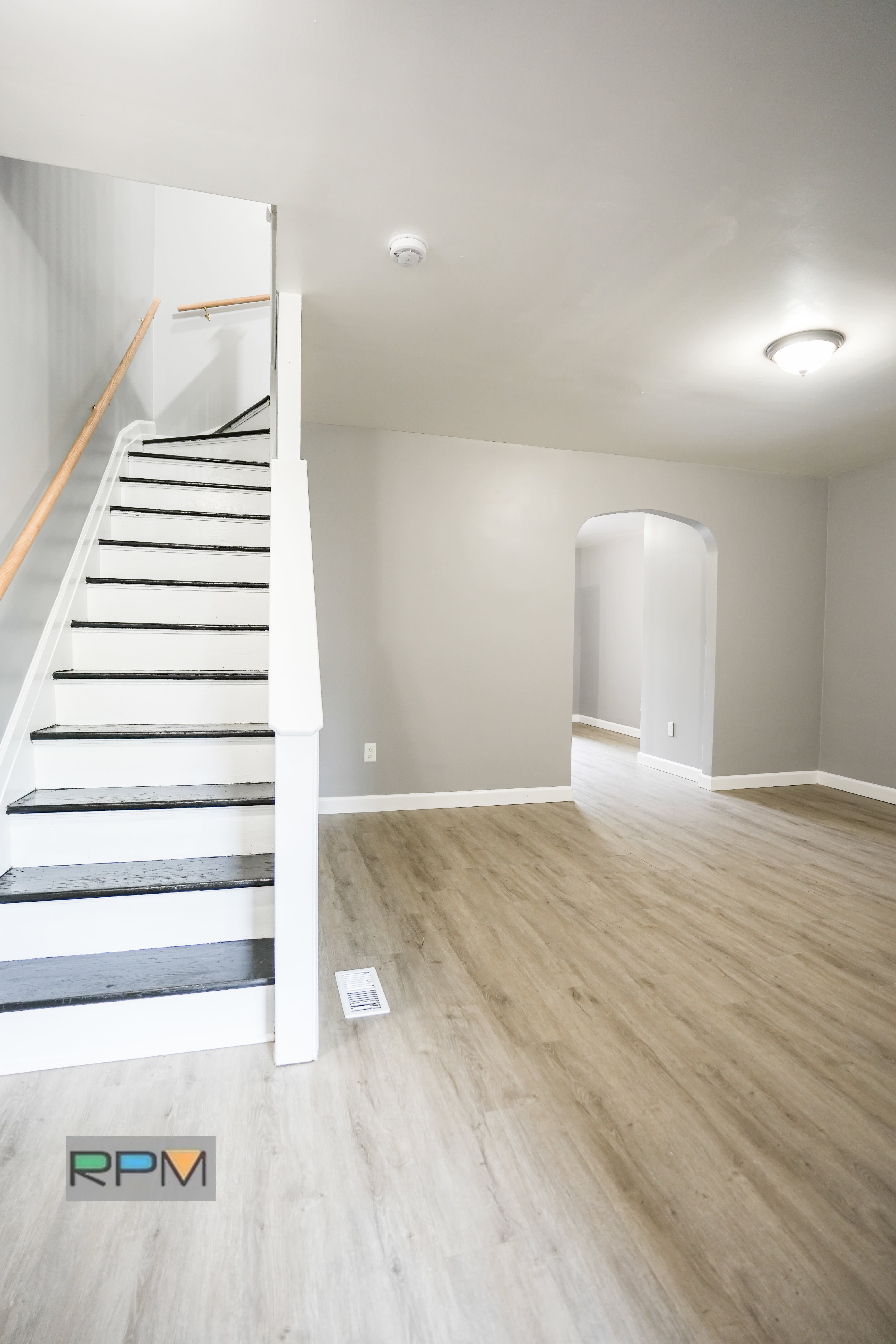3831 Brooklyn Ave – photo 2
