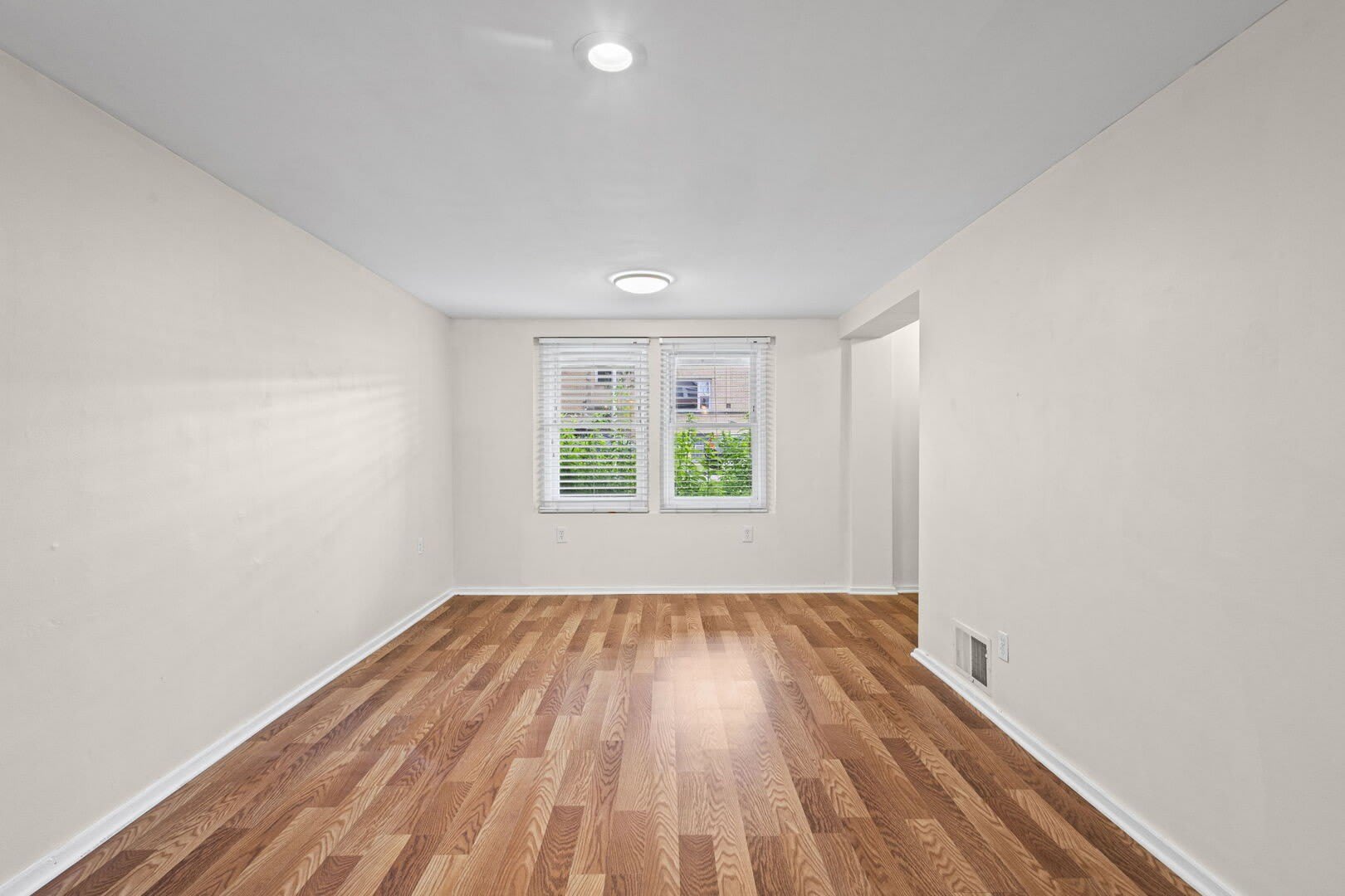 2710 W Fletcher Street – photo 3