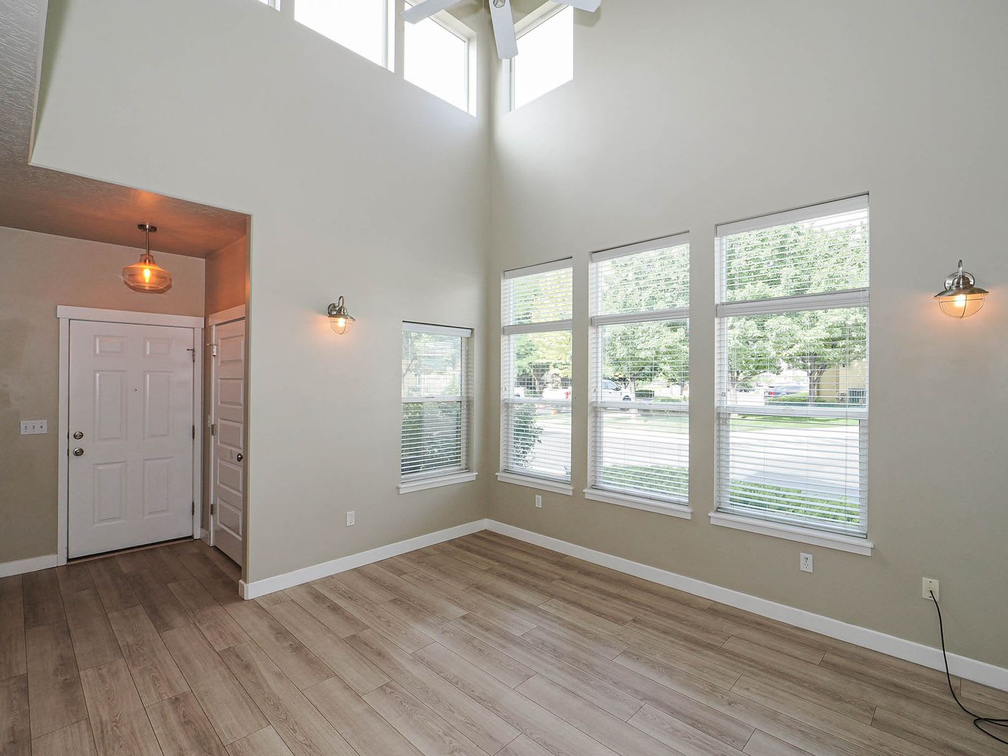 Awesome Townhome End-unit in South Jordan – photo 5