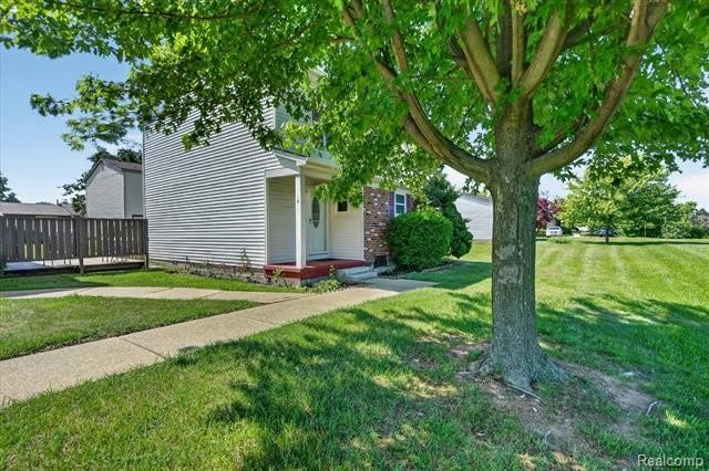 2824 Roundtree Drive – photo 2