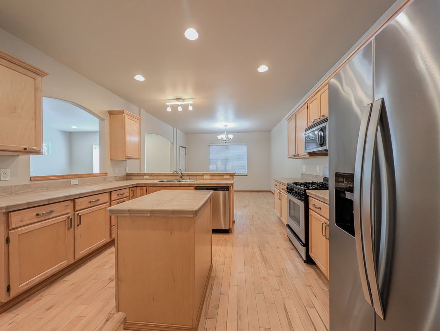 **Move-In Special**Move in ready 4 bed, 2.5 bath home W/ New Paint & Carpet! – photo 4