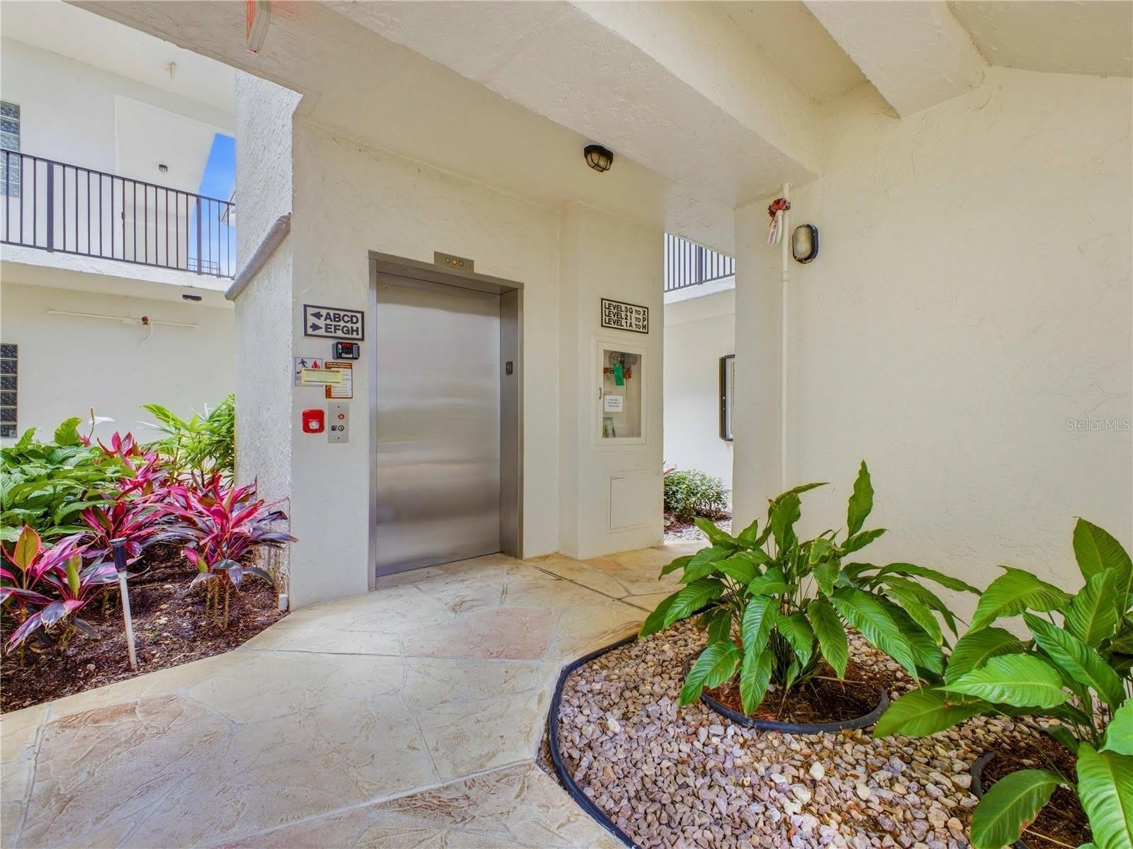 5157 FLORIA Way – photo 3