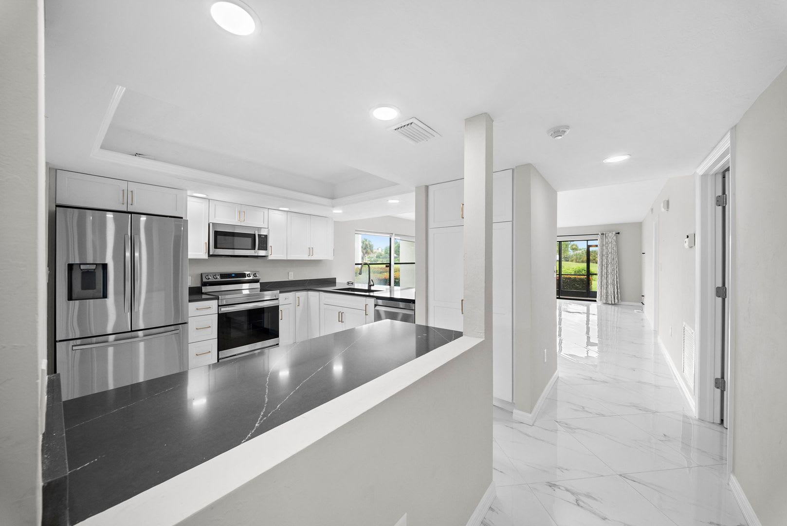 Fully renovated 3-bedroom, 2-bath condo in South Fort Myers – photo 1