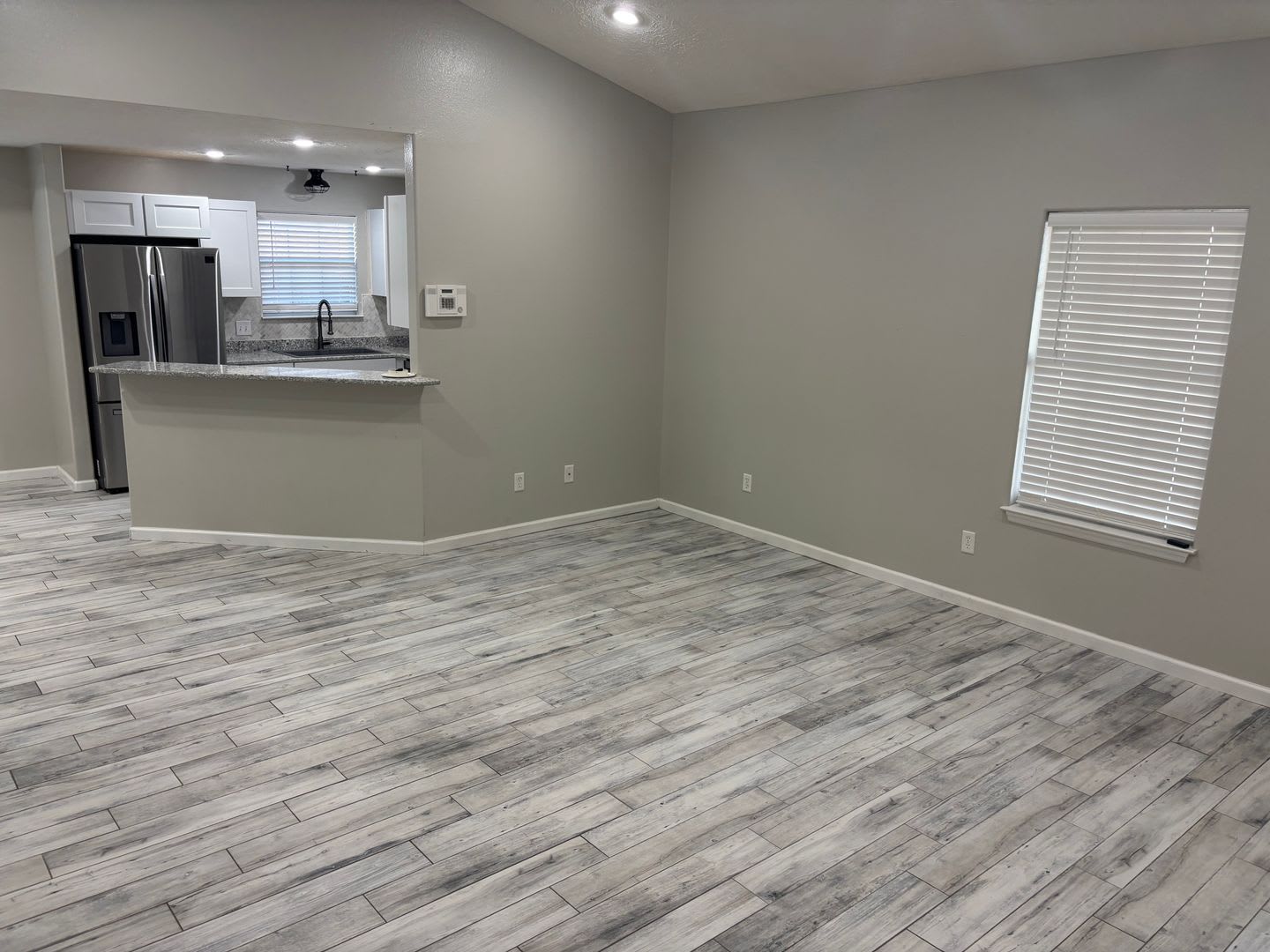Beautiful 3/2 located at 5424 Nicole Blvd! – photo 5