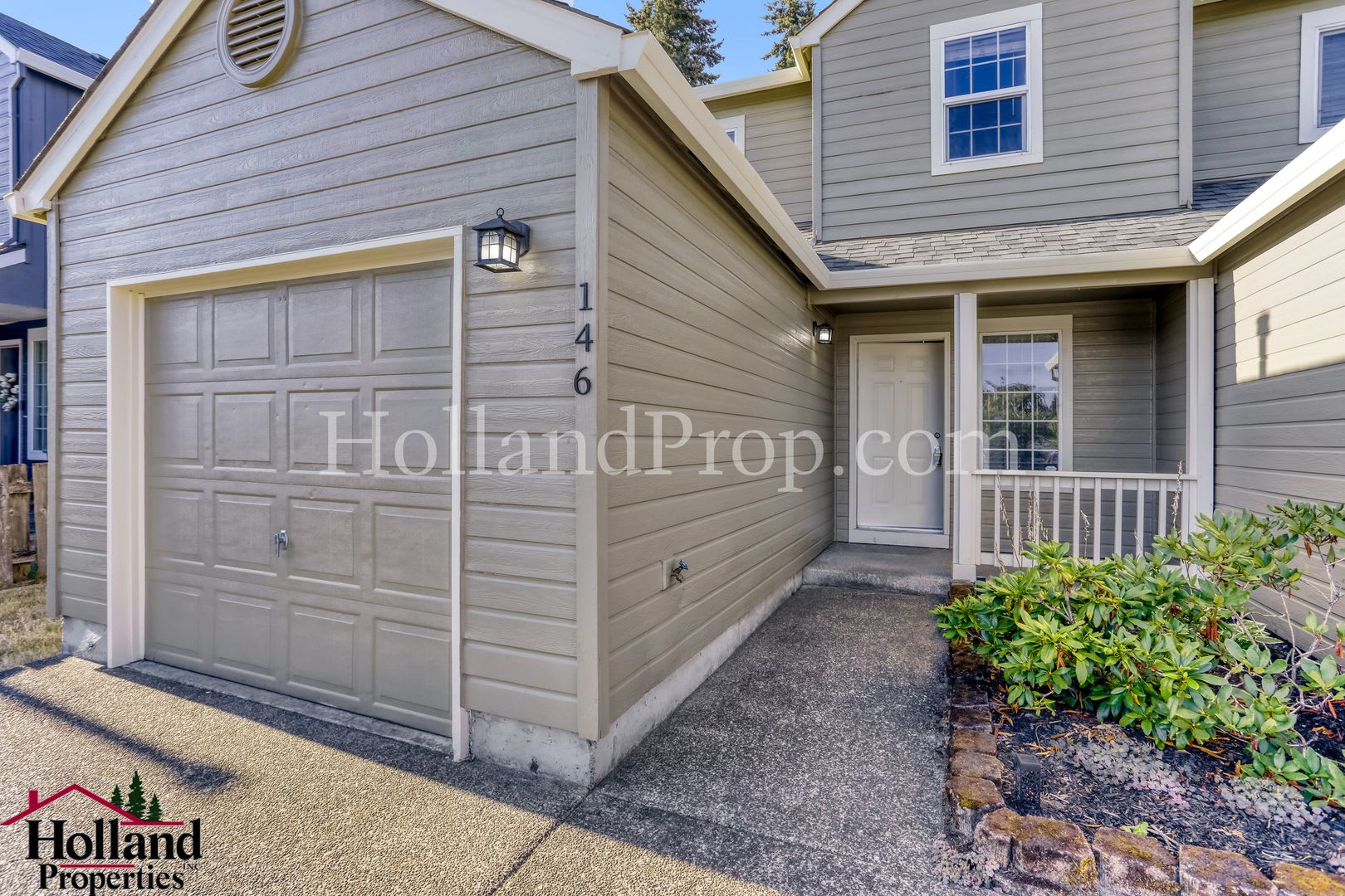 Inviting 3 Bedroom Townhome In Prime Hillsboro Location New Best Price 2 195 And Reduced Security Deposit – photo 3