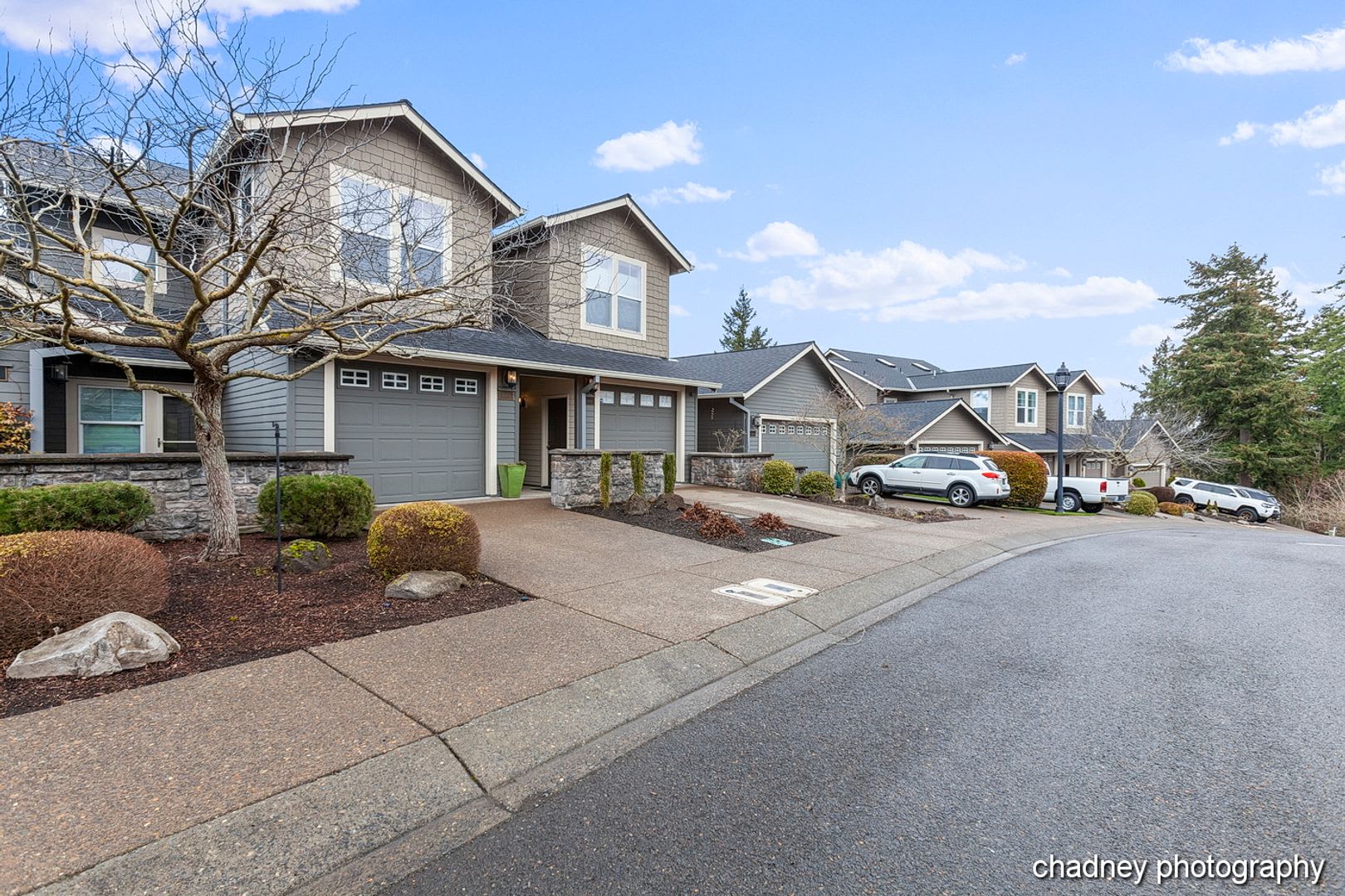 Exceptional Condition! Gated Community, Garage, Pool & Community Room. High end finishes! – photo 1