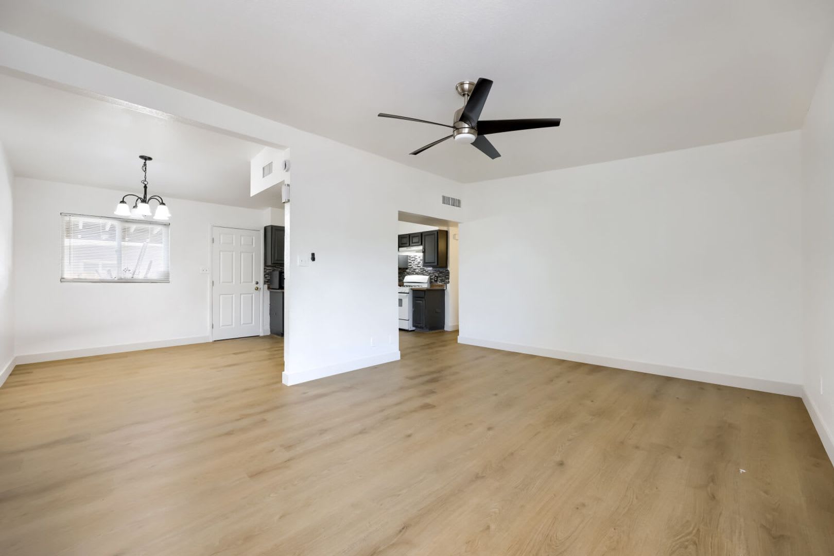 Charming 3 Bedroom Las Vegas Home With Rv Parking Huge Fenced Yard – photo 4