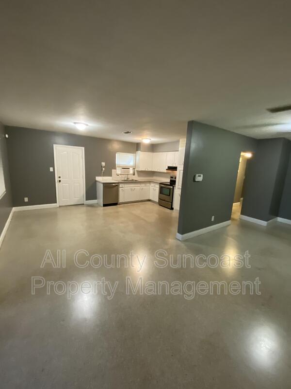 5036 10th Ave N – photo 3