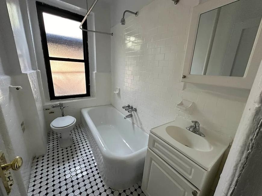 2090 Grand Concourse – photo 4