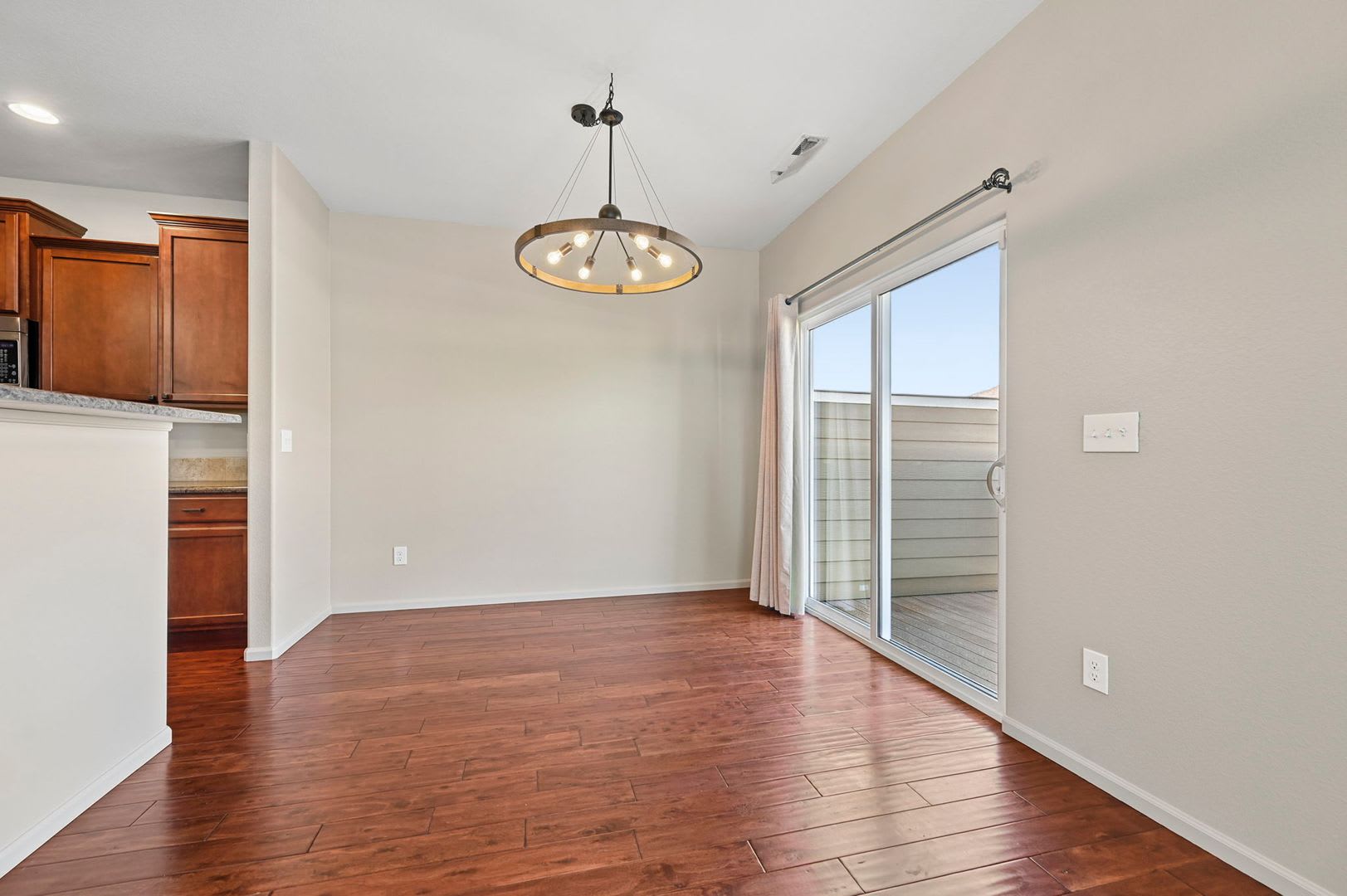 Newer Townhome in Dublin Commons! – photo 5