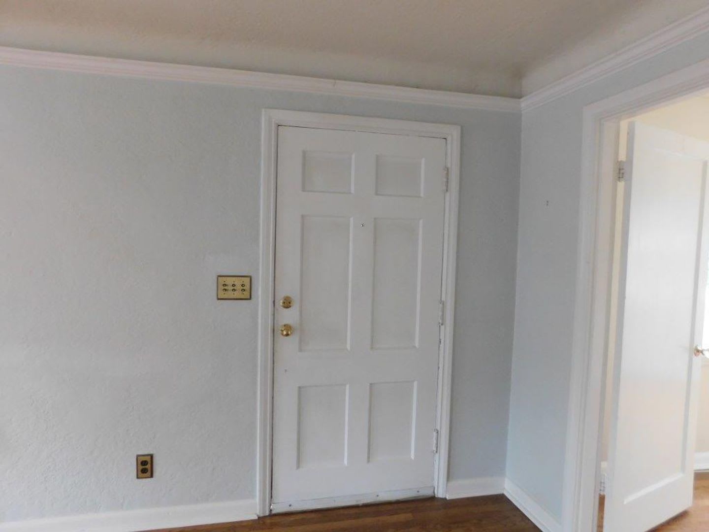 Two Story Single Family House with 2.5 Car Garage – photo 3