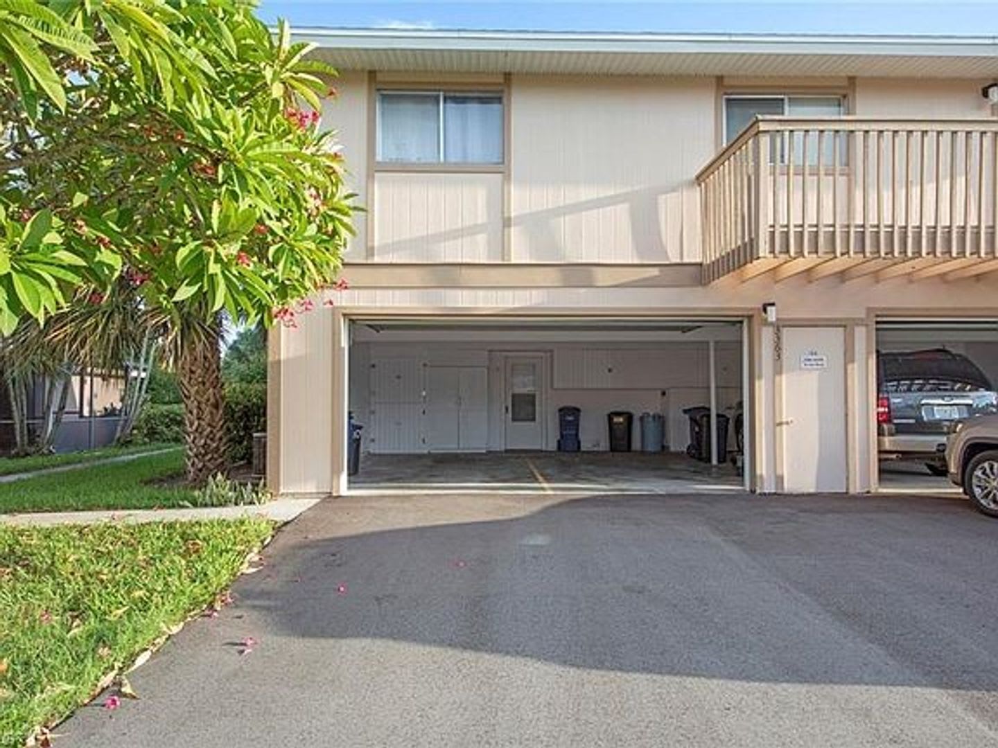 2 Bedroom Condo with One Car Garage – photo 4
