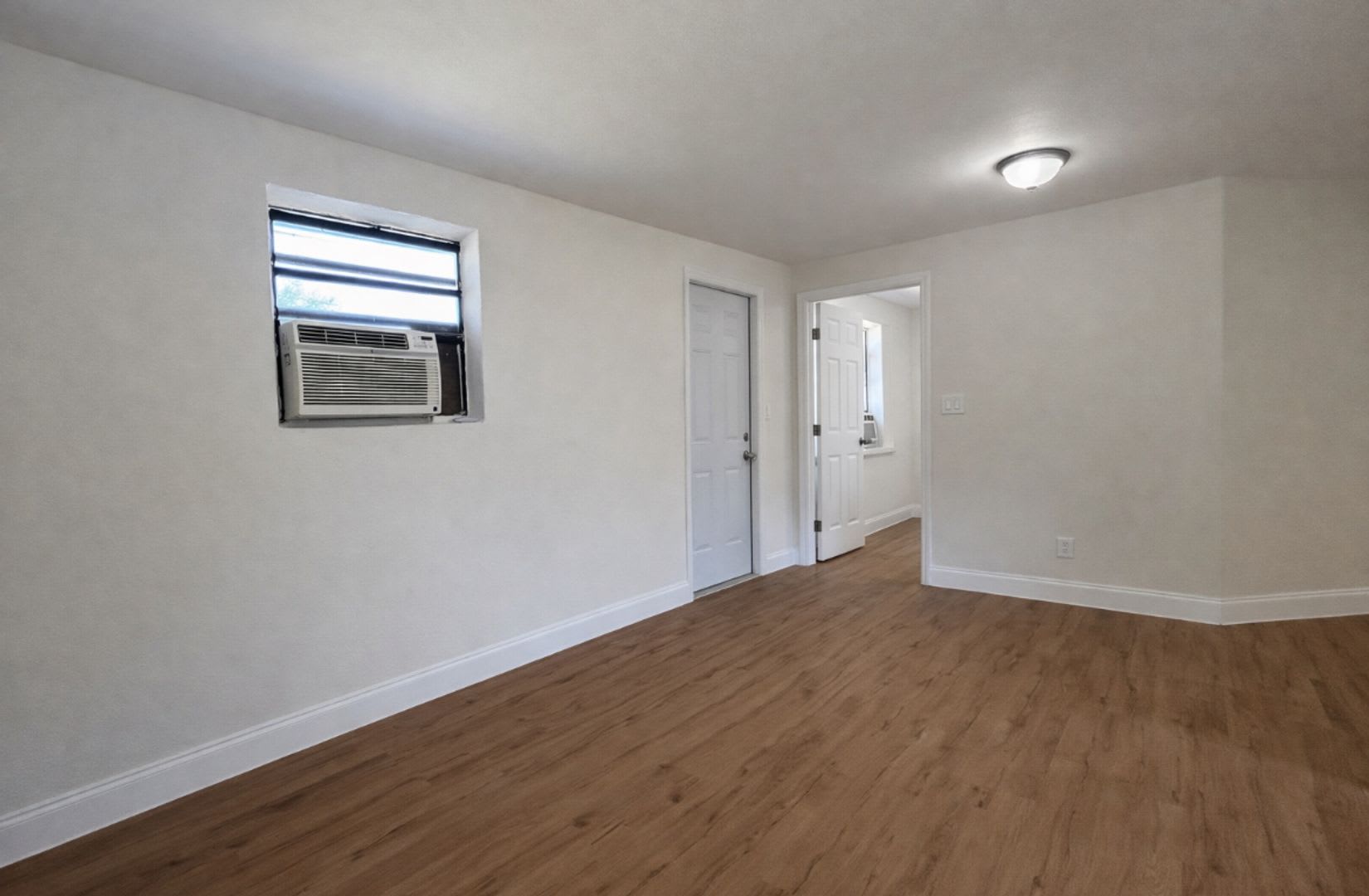 Beautifully Updated Annual Rental Move In Ready Great Location – photo 4