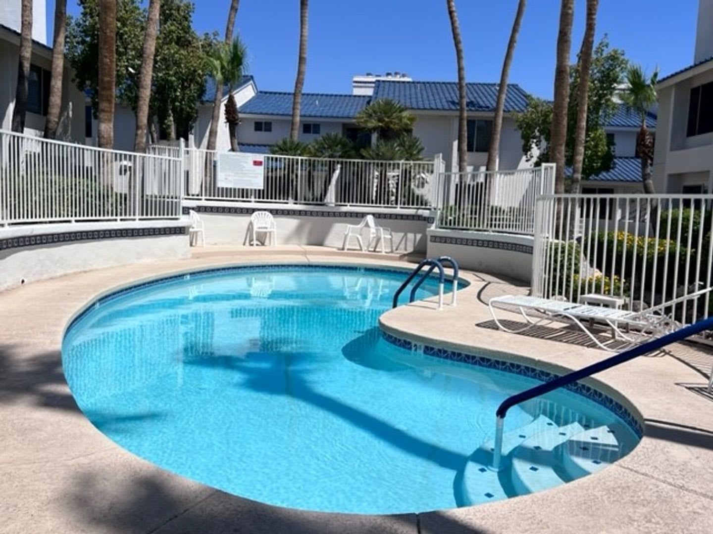 Riverfront 2Br 2Ba Furnished Condo On Ground Level W Garage And Utilities Included Avail 4 1 26 – photo 2