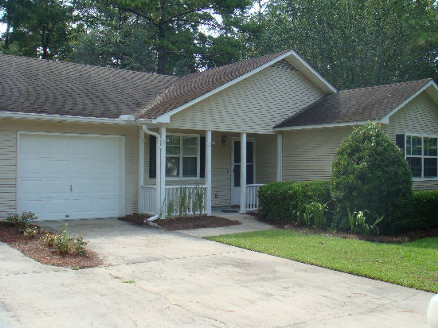 THREE BEDROOM, TWO BATH DUPLEX – photo 3