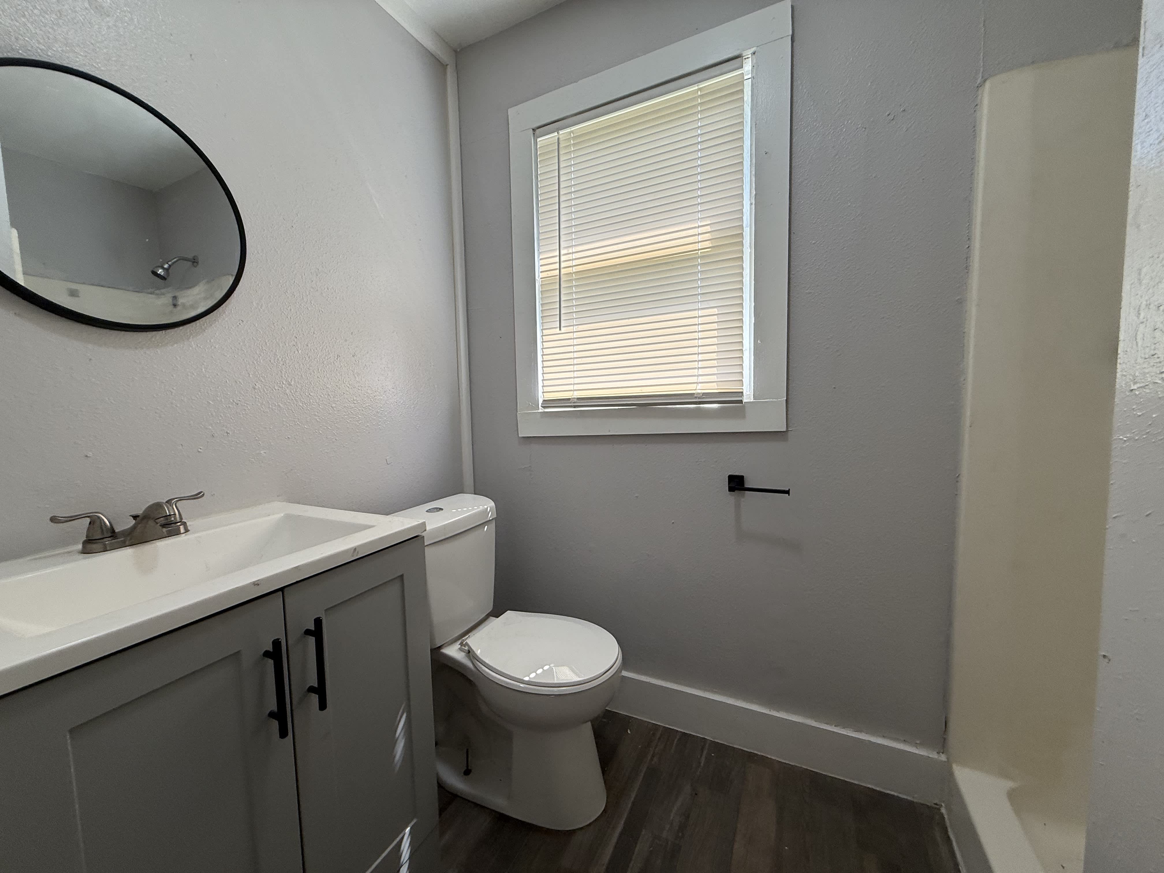 652 Riverside Dr – photo 2