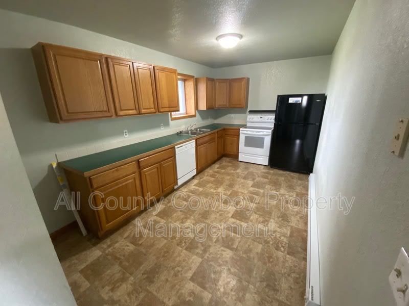 1557 Jefferson St – photo 2