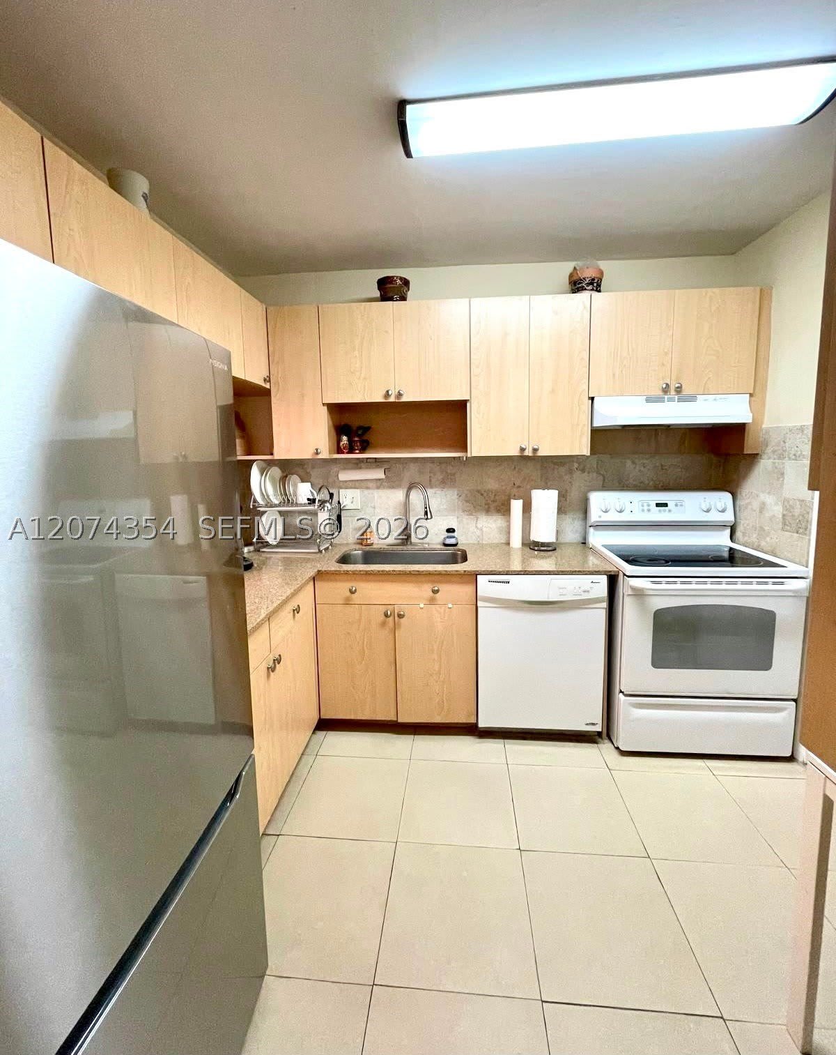 981 Hillcrest Ct – photo 2