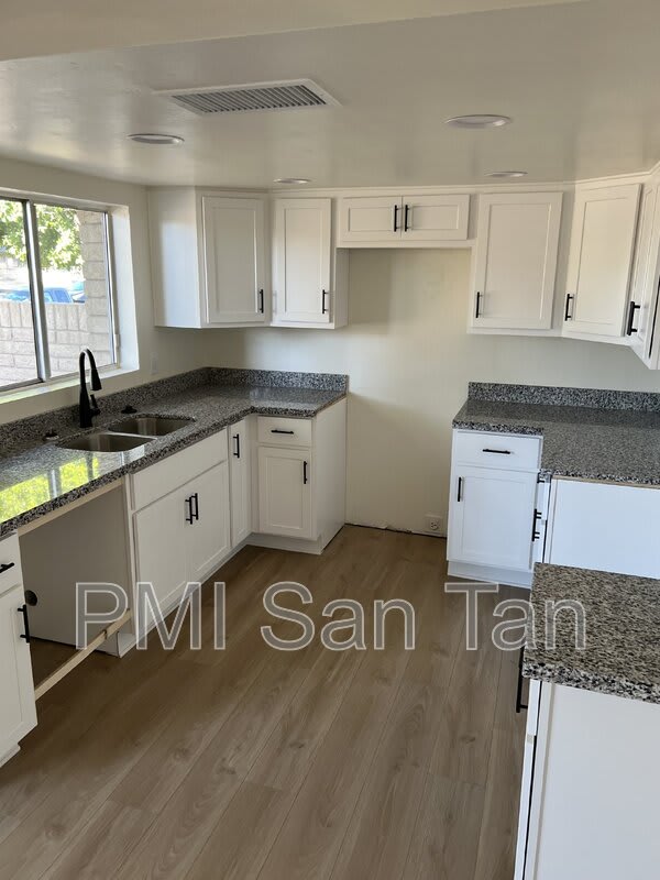 10 West Concorda Drive – photo 1
