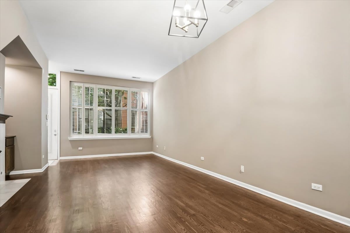 960 N Crosby Street – photo 3