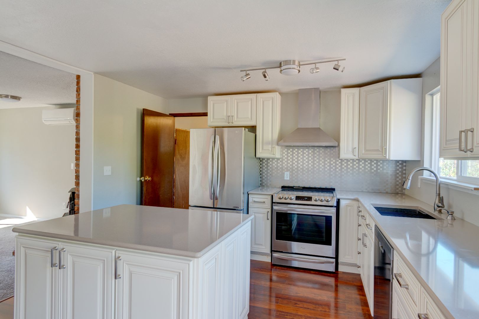 3 Bedroom 1 Bathroom in Sierra Community – photo 3