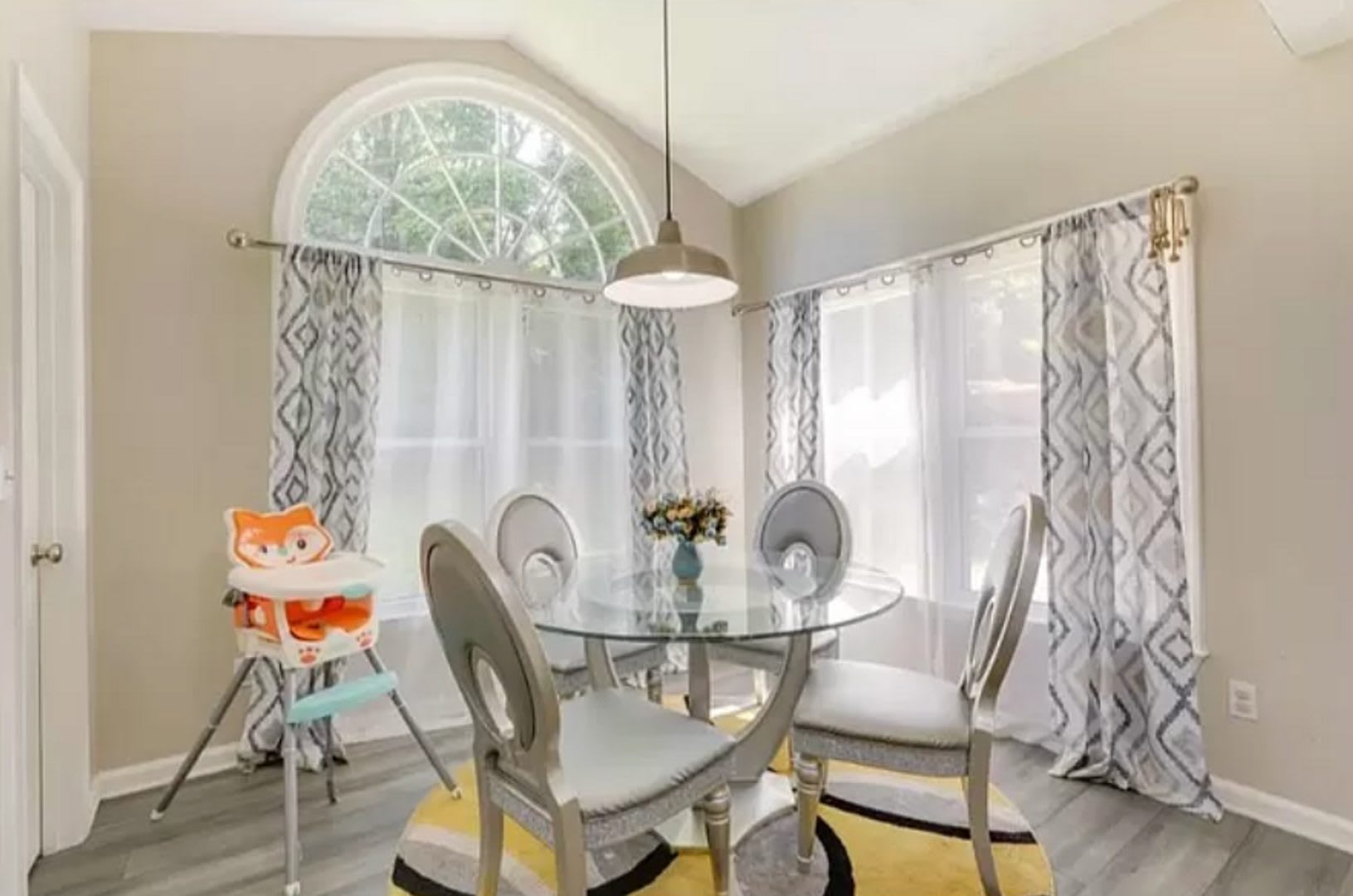 Room in 4 Bedroom Home at Woodstone Dr – photo 4