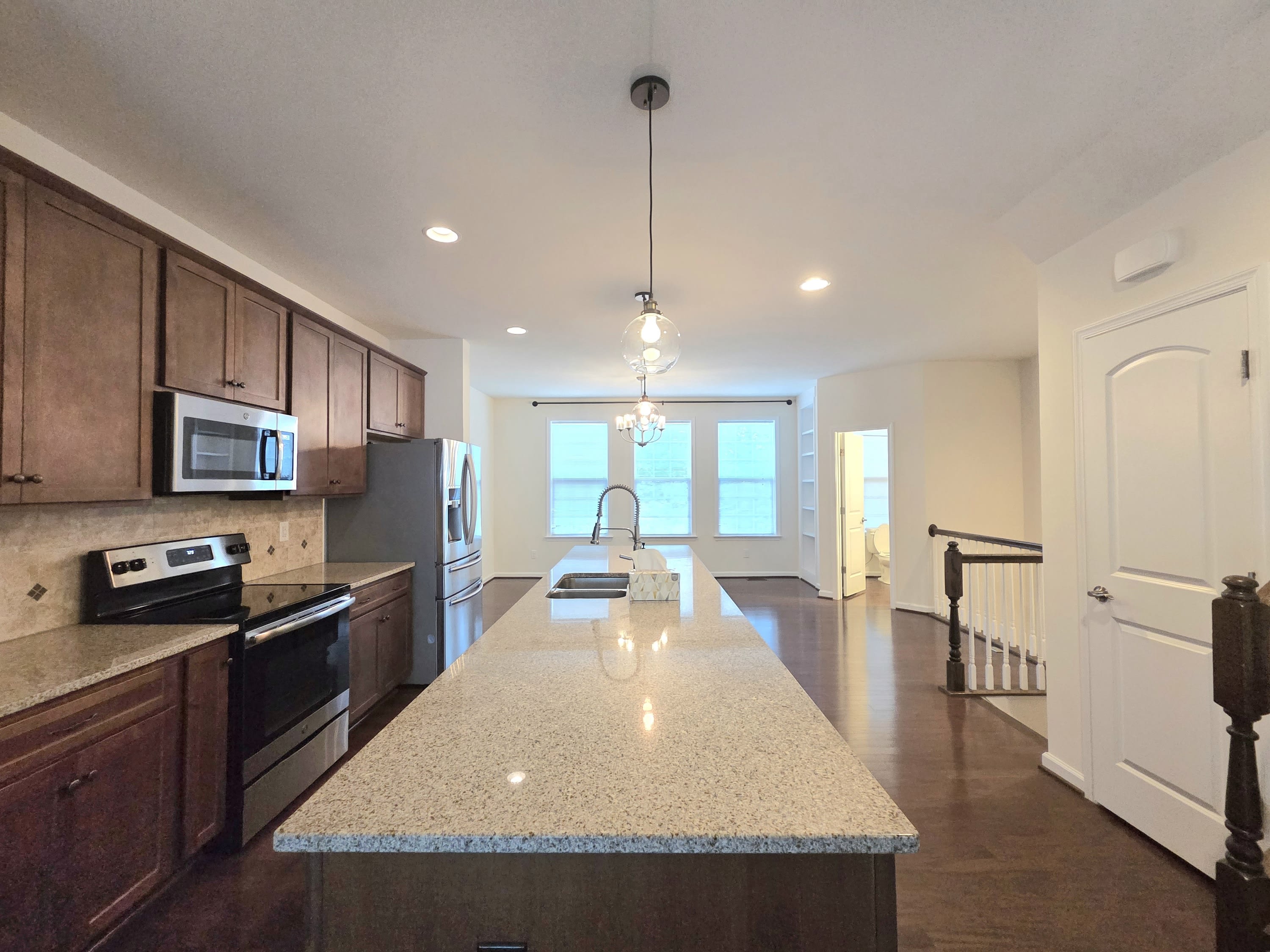 1343 Gilmore St – photo 5