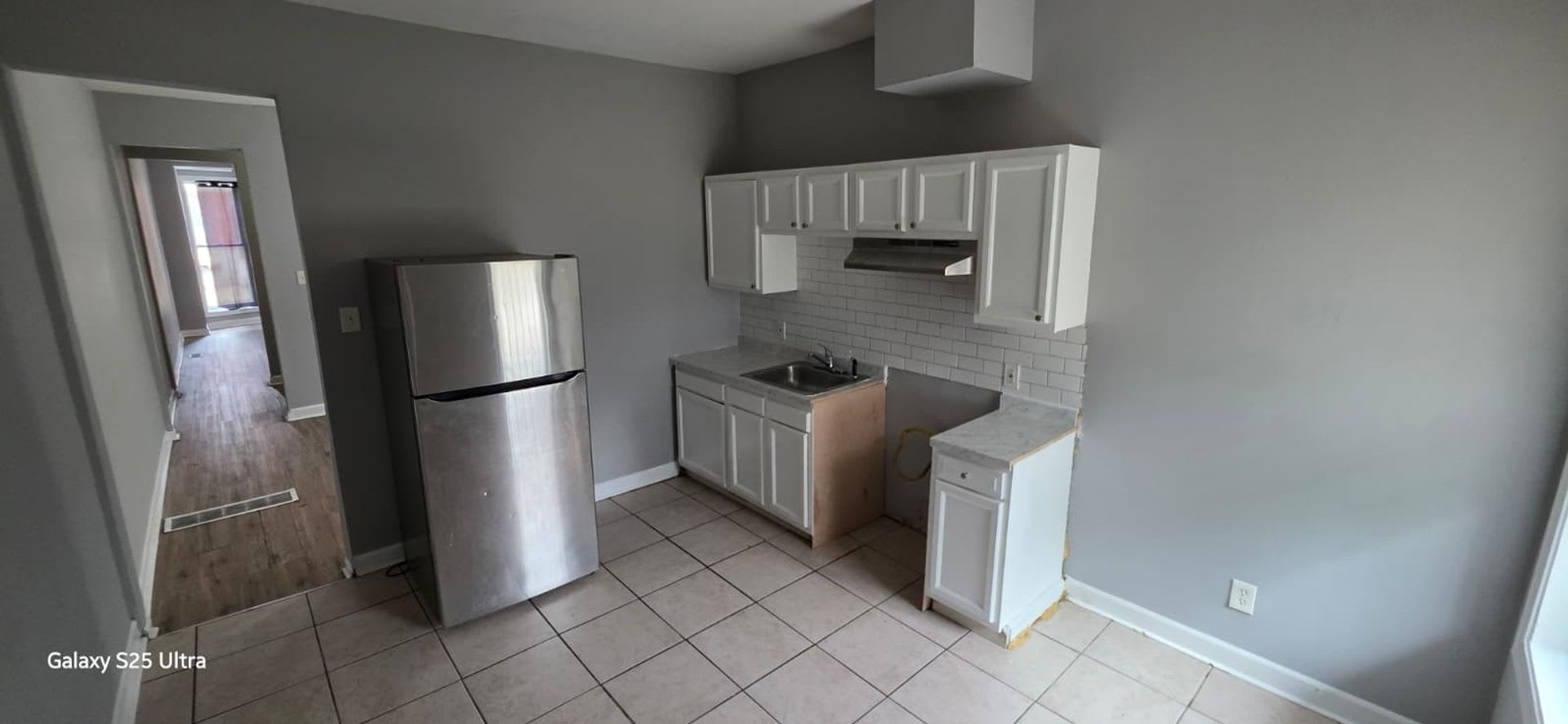 Three Bedroom One Bathroom Ready For ASAP Move In – photo 4