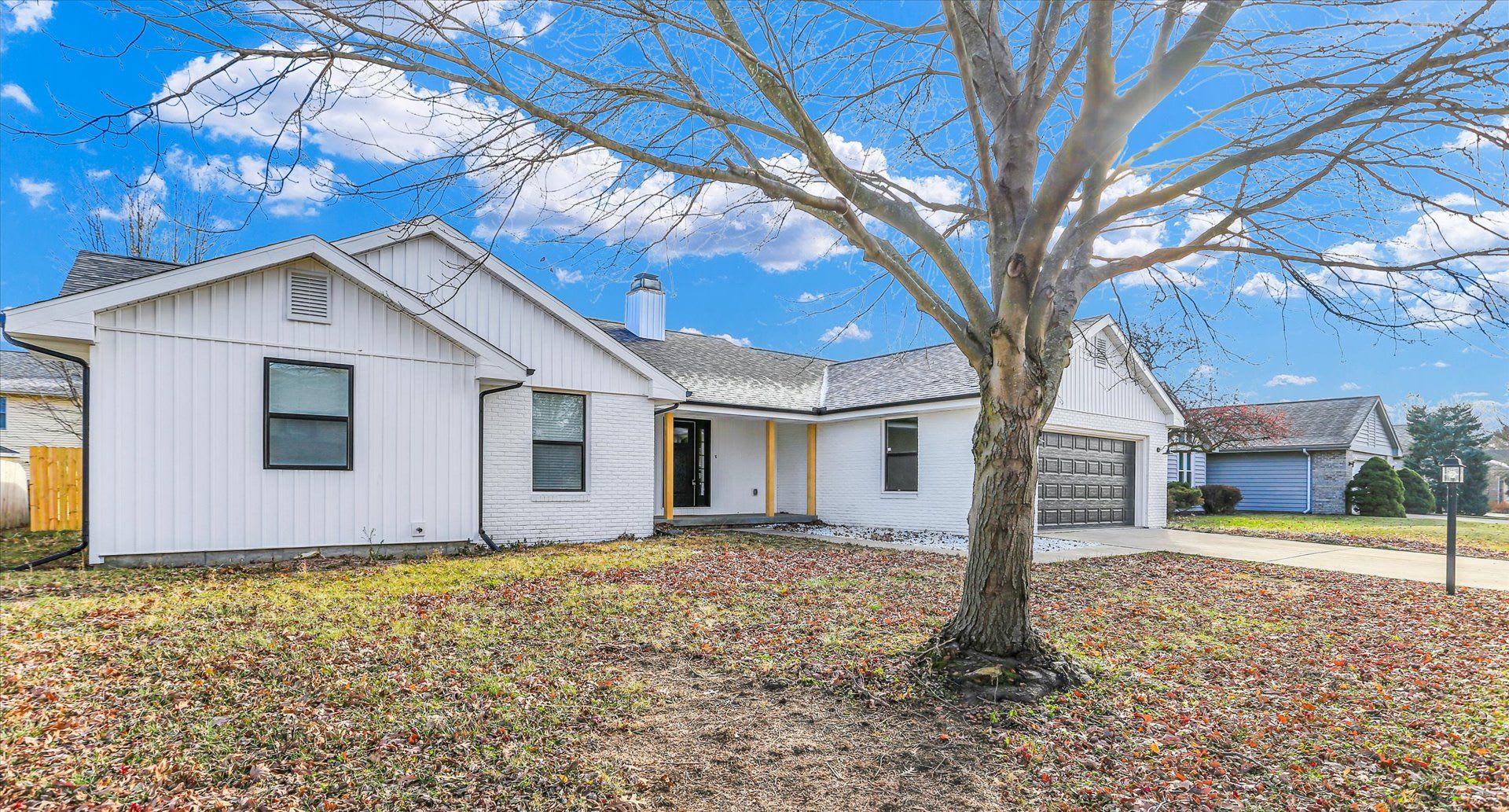 Charming 3 Bedroom Home With Private Backyard Retreat – photo 2