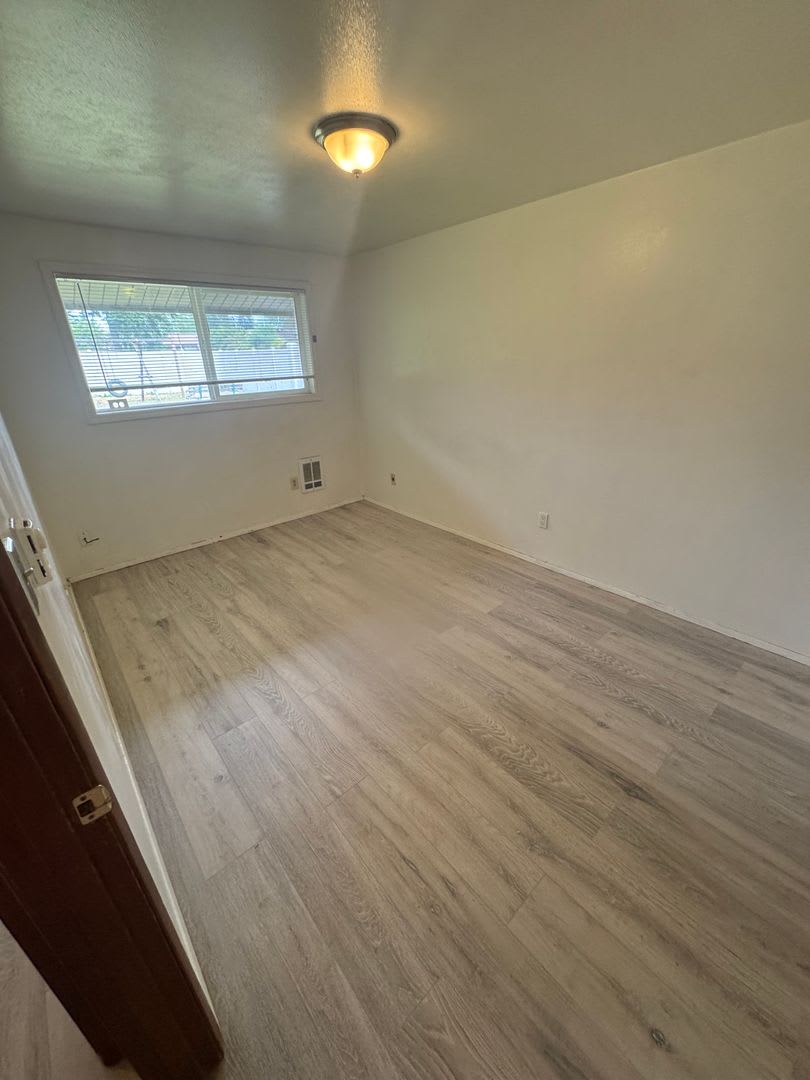 Country Squire Apartments 10833 – photo 2