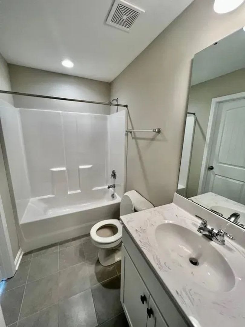 Room in 4 Bedroom Home at Slippery Elm Dr – photo 2