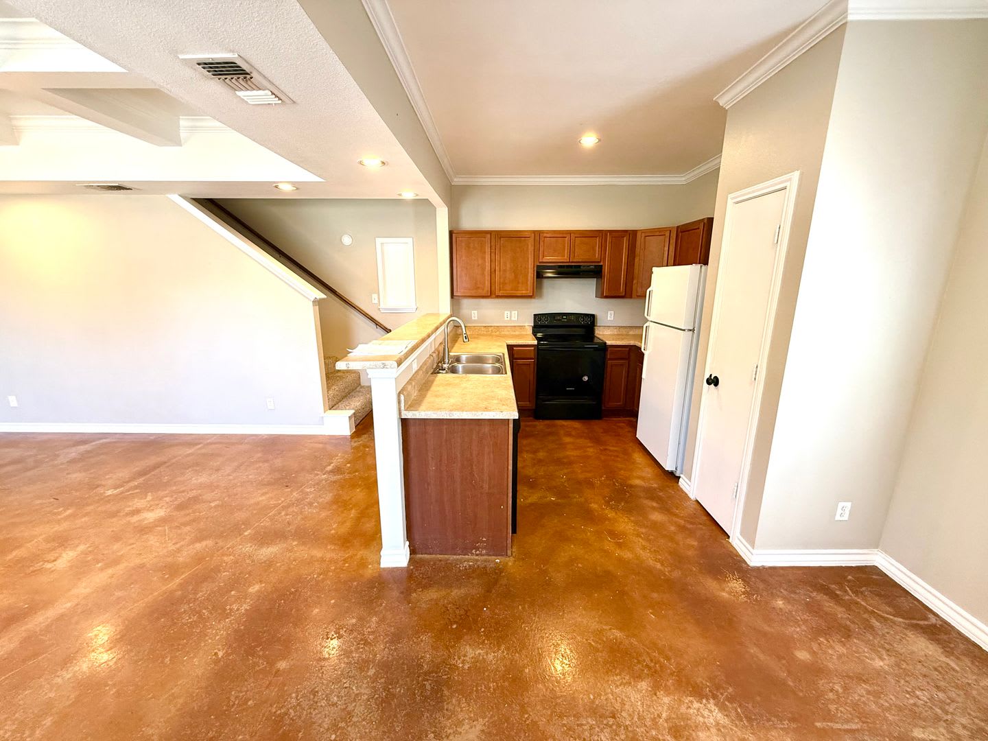 Fresh Paint + Brand-New Carpet! Charming Two Story 3-Bedroom Town Home With Solar Panels! – photo 4