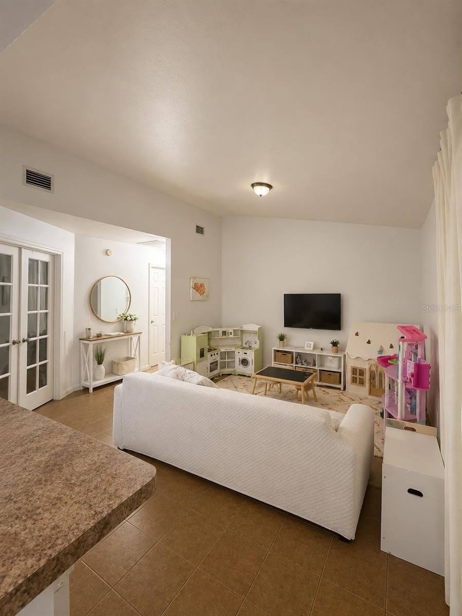 2113 N NORMANDY Boulevard – photo 5