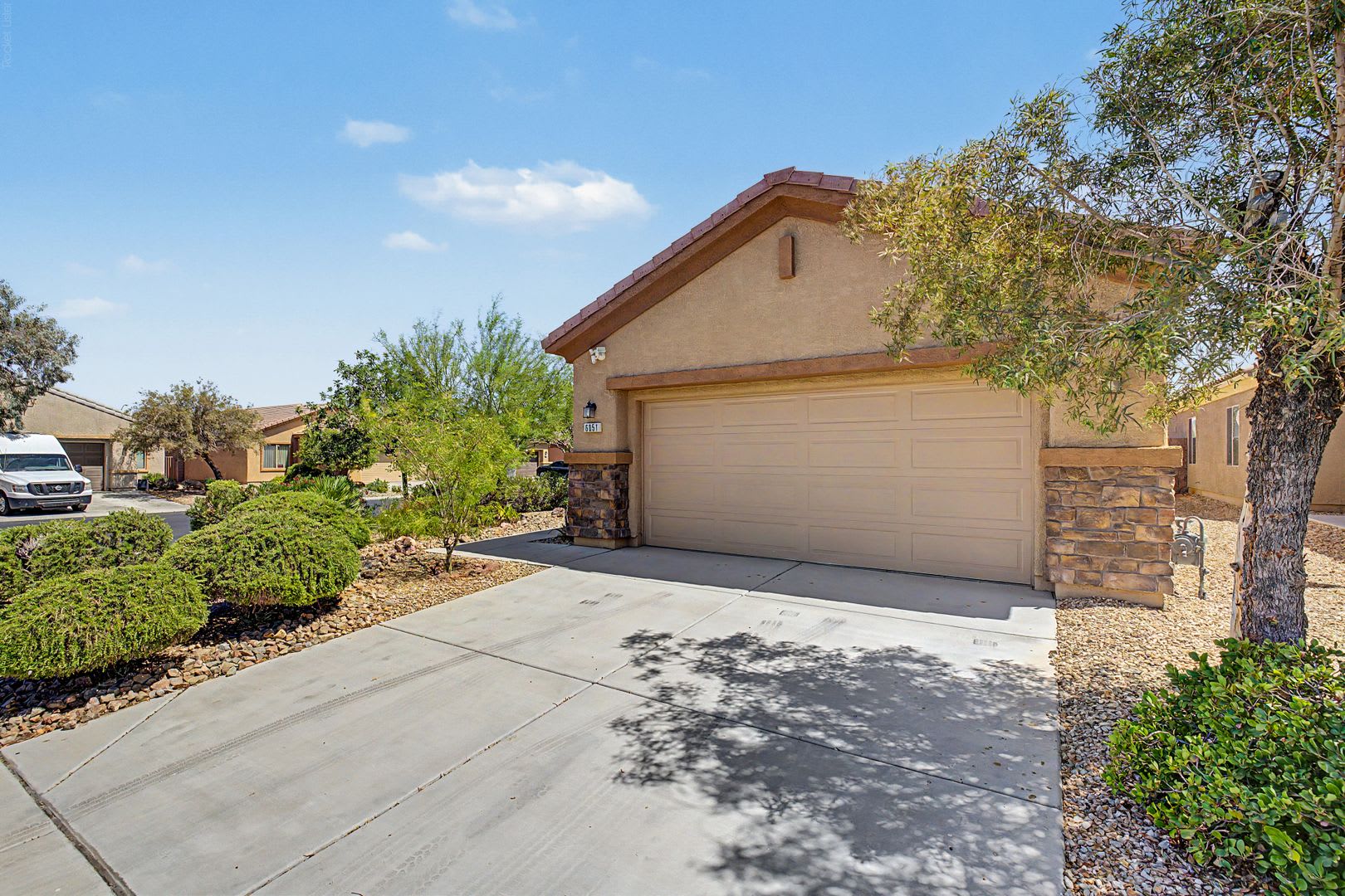 Single Story In Guard Gated Stallion Mountain – photo 2