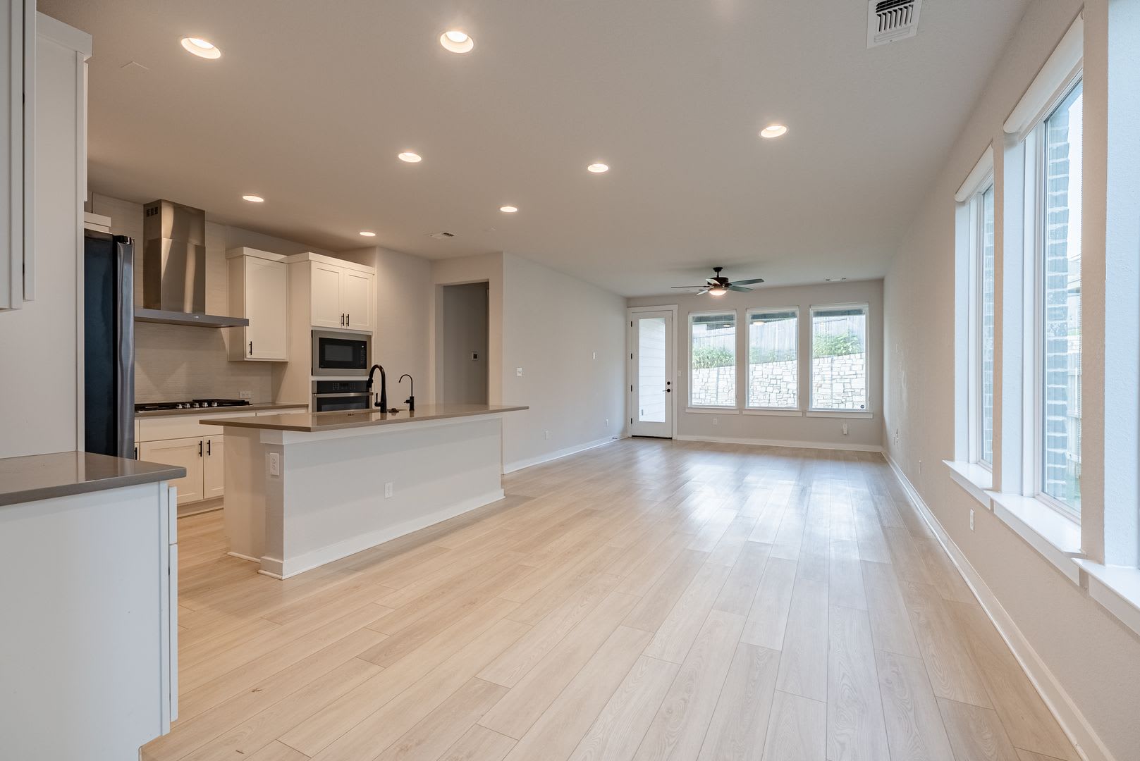 Spacious Buda Beauty Offering Open Concept Living And Flexible Space For Every Lifestyle – photo 4
