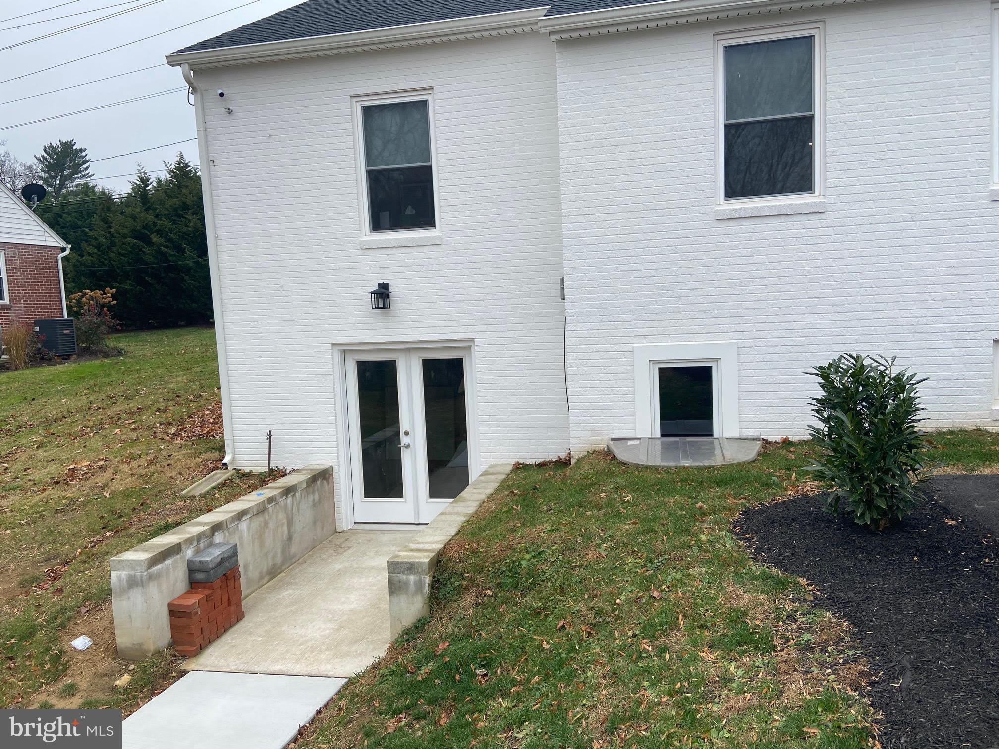 909 S MAIN Street – photo 4