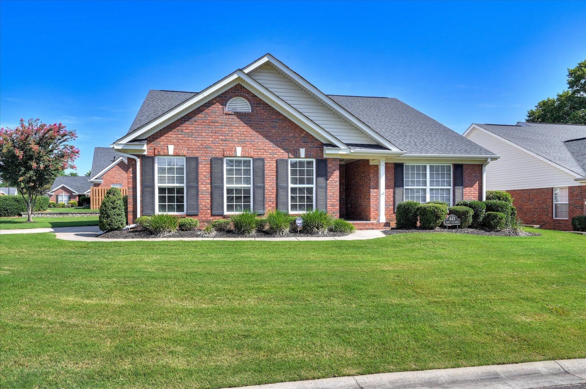 443 Surrey Park Drive SE – photo 3