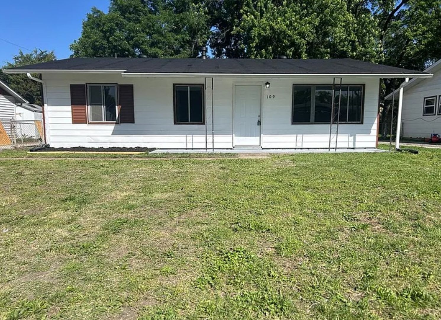 For Lease – photo 1