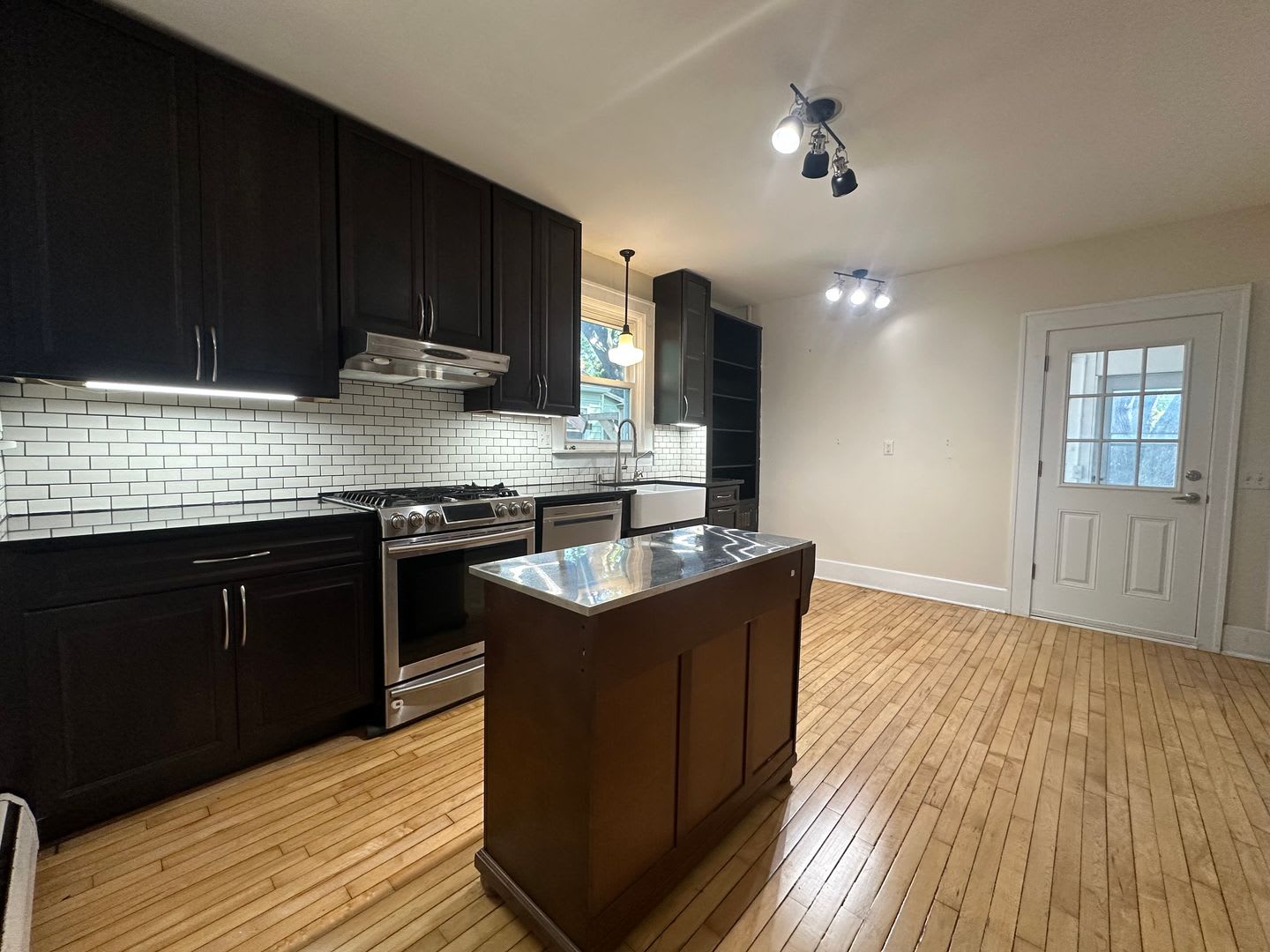 959 Lawrence St – photo 3