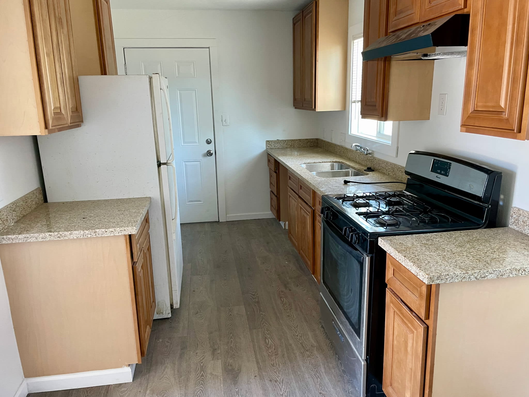 867 Edythe Street – photo 5