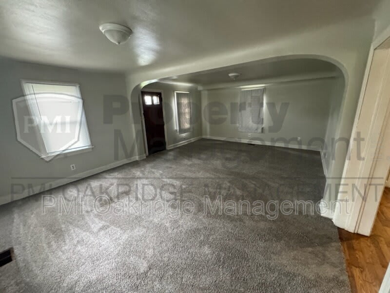 906 Race Dr – photo 5