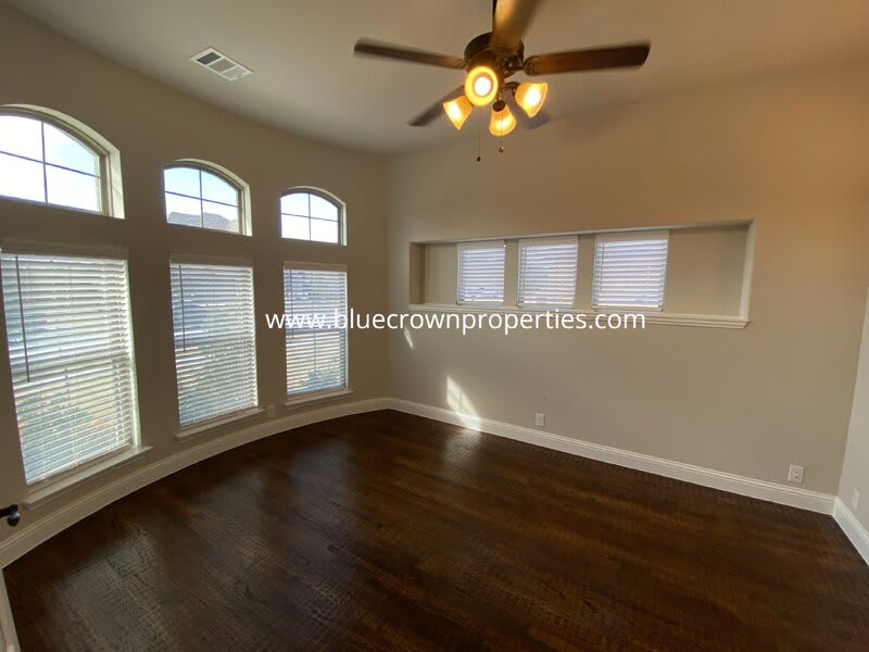 5211 Pentridge Drive – photo 2