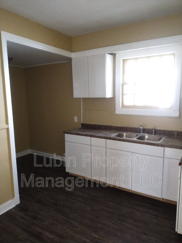 725 N Hollywood St – photo 4