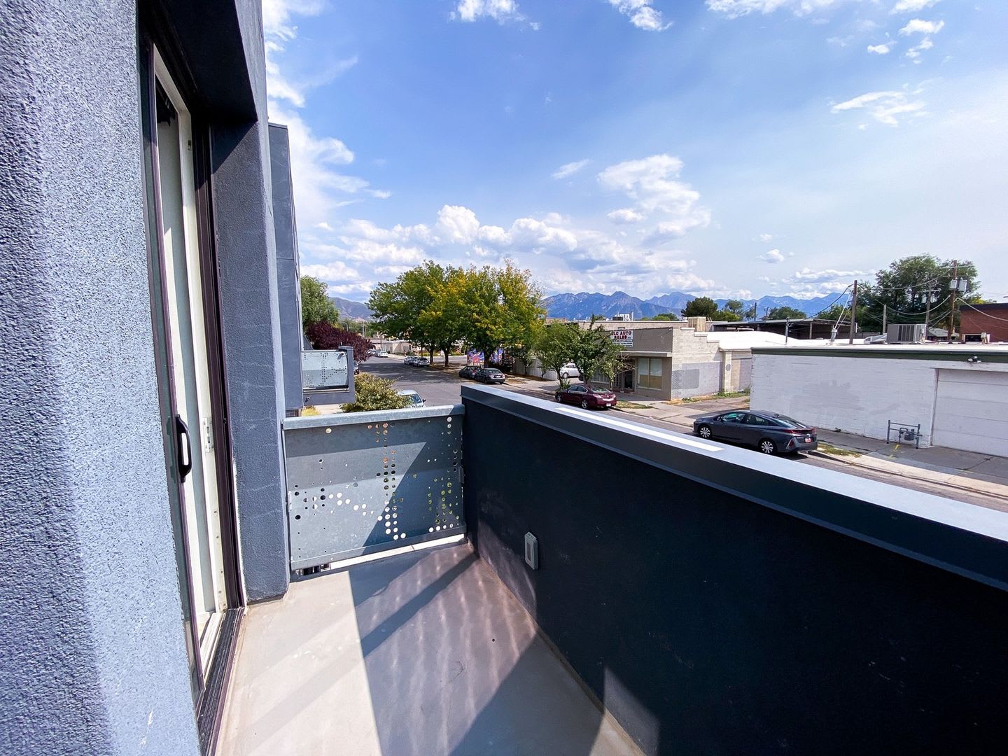 Modern 2BR Townhome w/ 2-Car Garage + 2.5 Baths – Move-In Special! Salt Lake City – photo 3