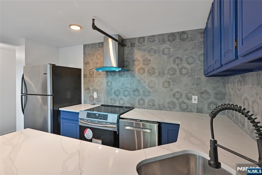 384 Trenton Avenue – photo 4