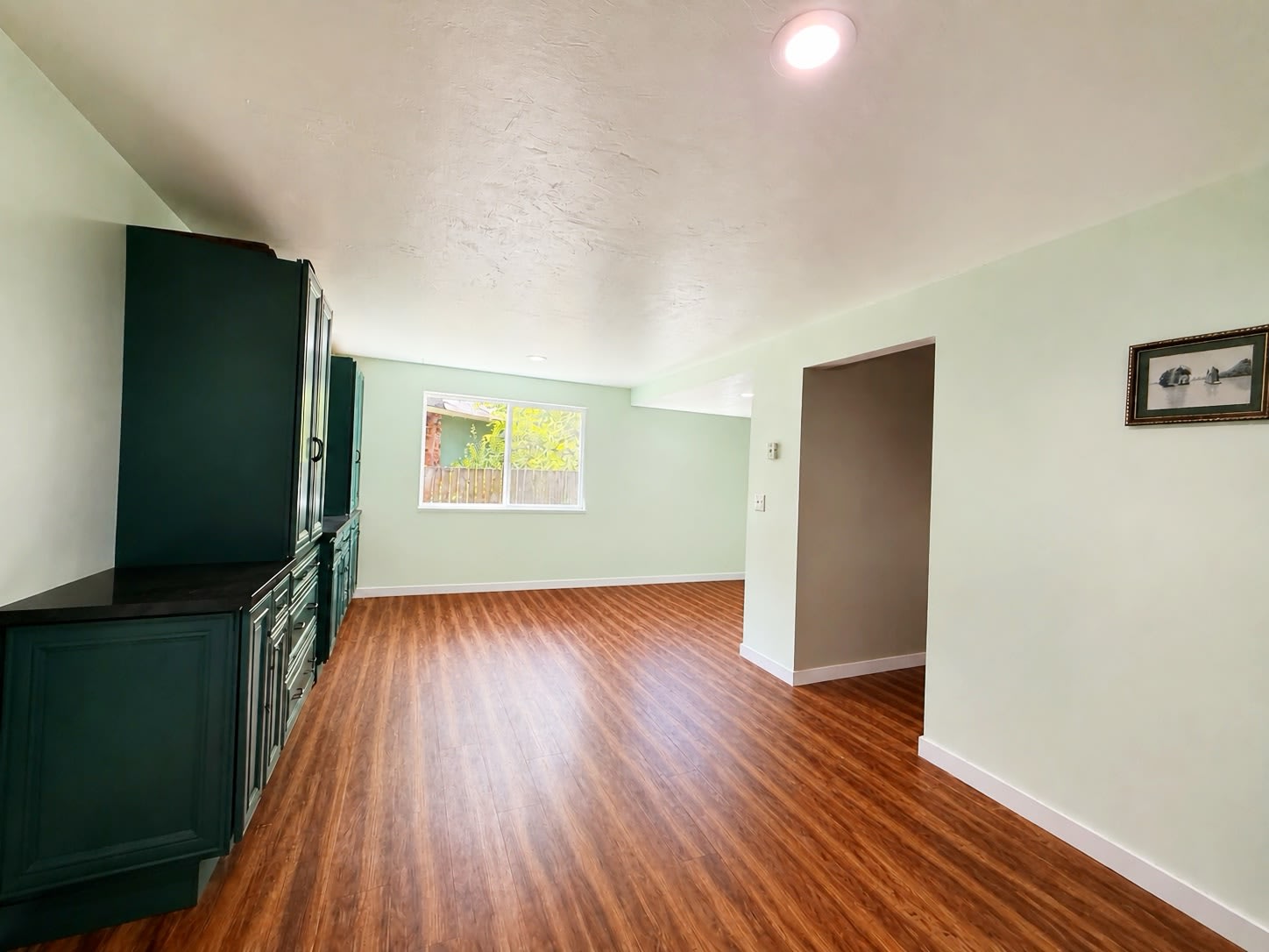 716 Parkway Court Northeast – photo 2