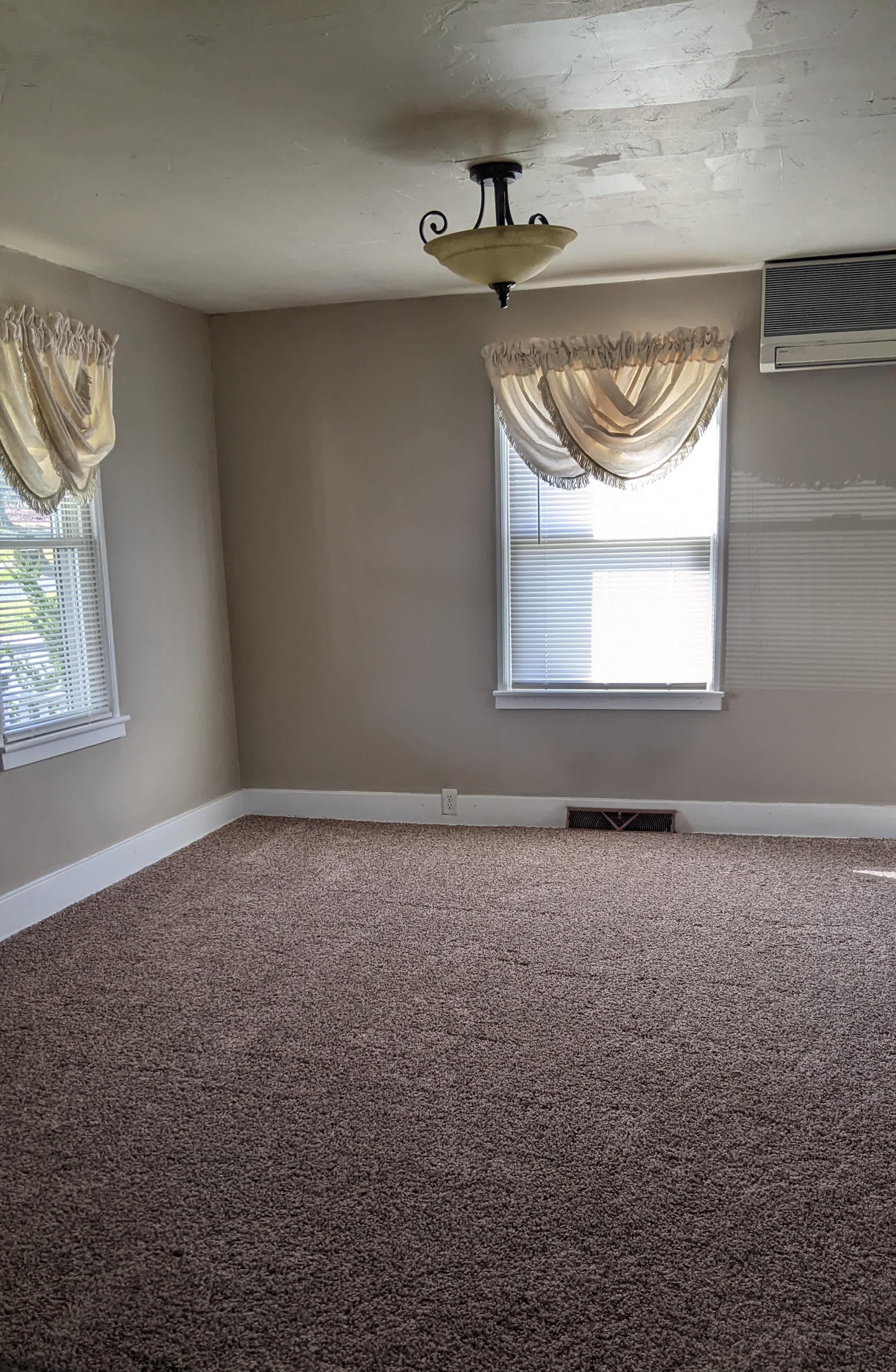 240 E Fulton St – photo 4