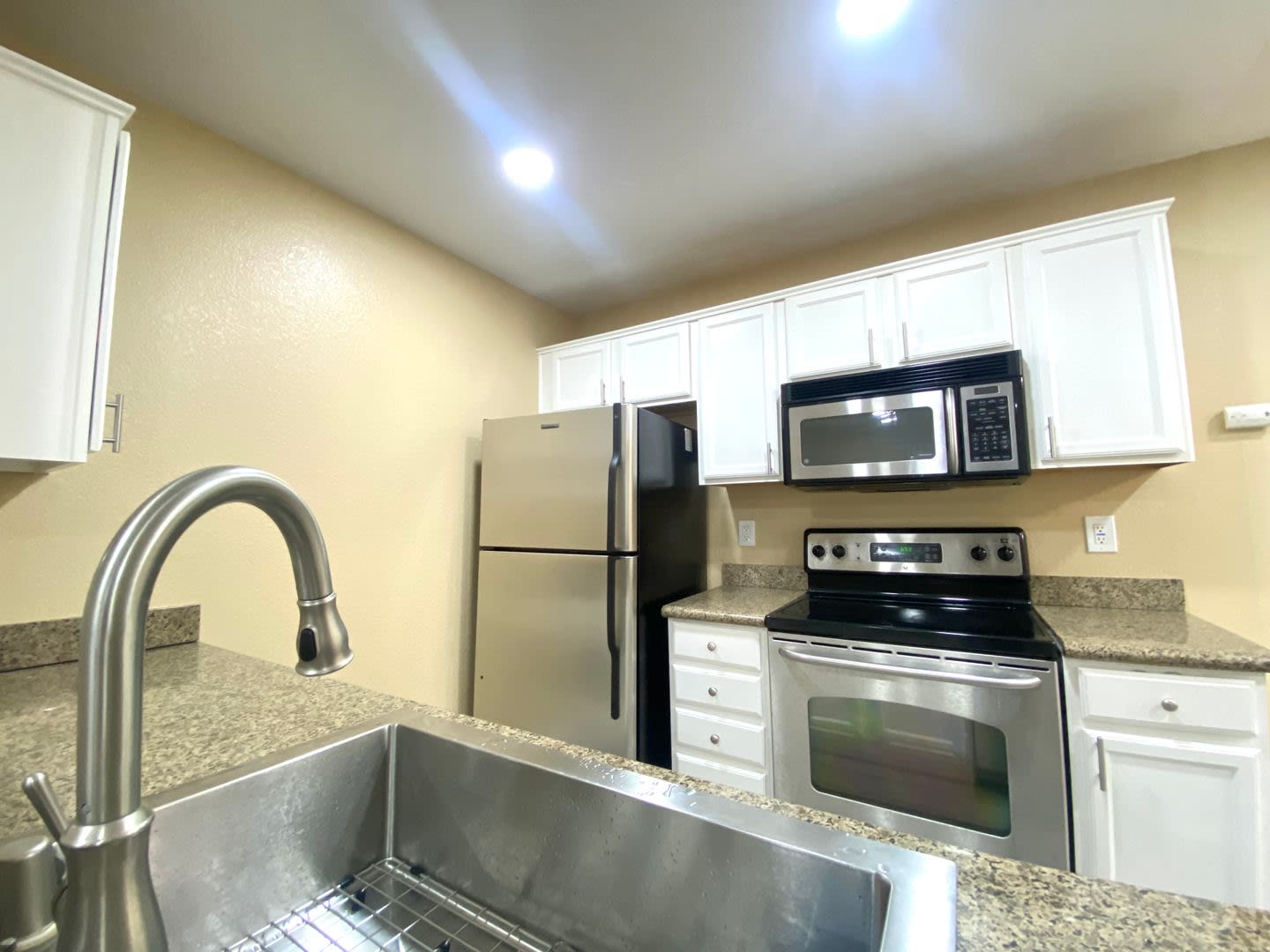 Upgraded 2 Bed 2 Bath Condo for lease in Fremont! – photo 5