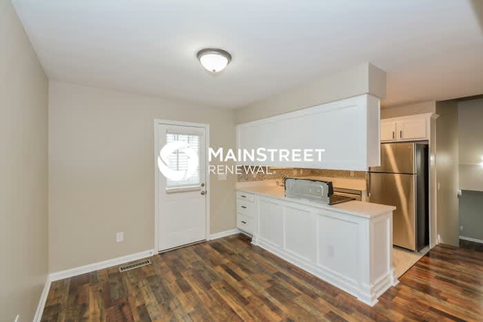 304 Errol Lane – photo 4